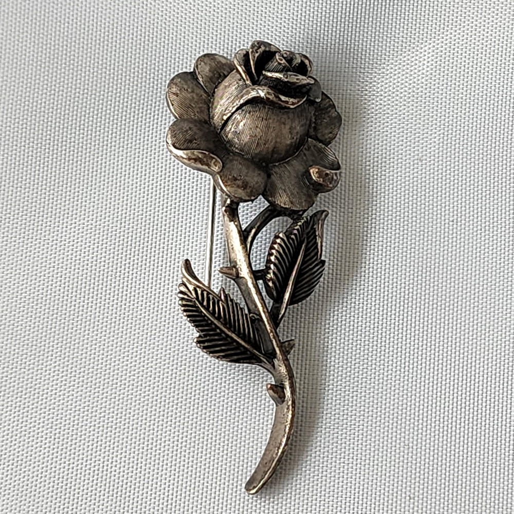 Trifari Rose Flower Brooch Pin Vintage Floral Lapel Accent Jewelry Collectible‎